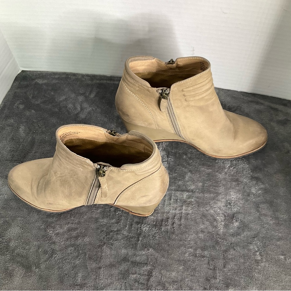 Biala Ashton Genuine Leather Ankle Height Wedge Heel Booties Shoes‎ Taupe 10.5